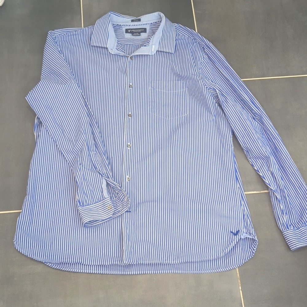 American Eagle Mens slim fit button down shirt